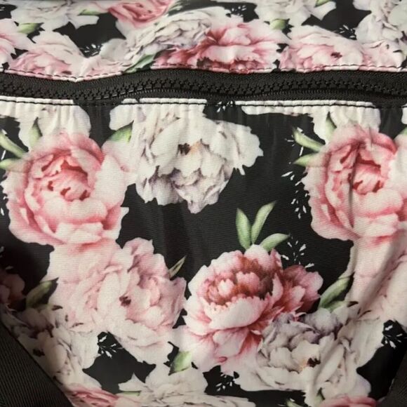 Kendall & Kylie Floral Weekender w/Detachable Wristlet - Picture 11 of 13